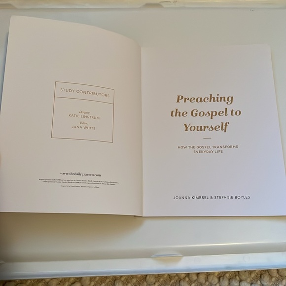 NWT The Daily Grace Co. “Preaching the Gospel to Yourself” Christian Study Book - Picture 5 of 9